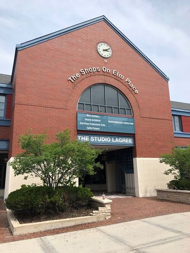 The Shops on Elm : 581-607 Elm Pl, Highland Park, IL 60035